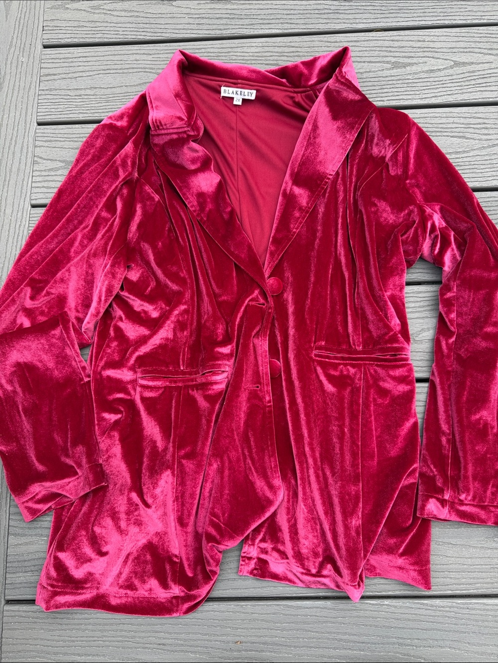 Blakely Women's Velvet Blazer in Fuchsia